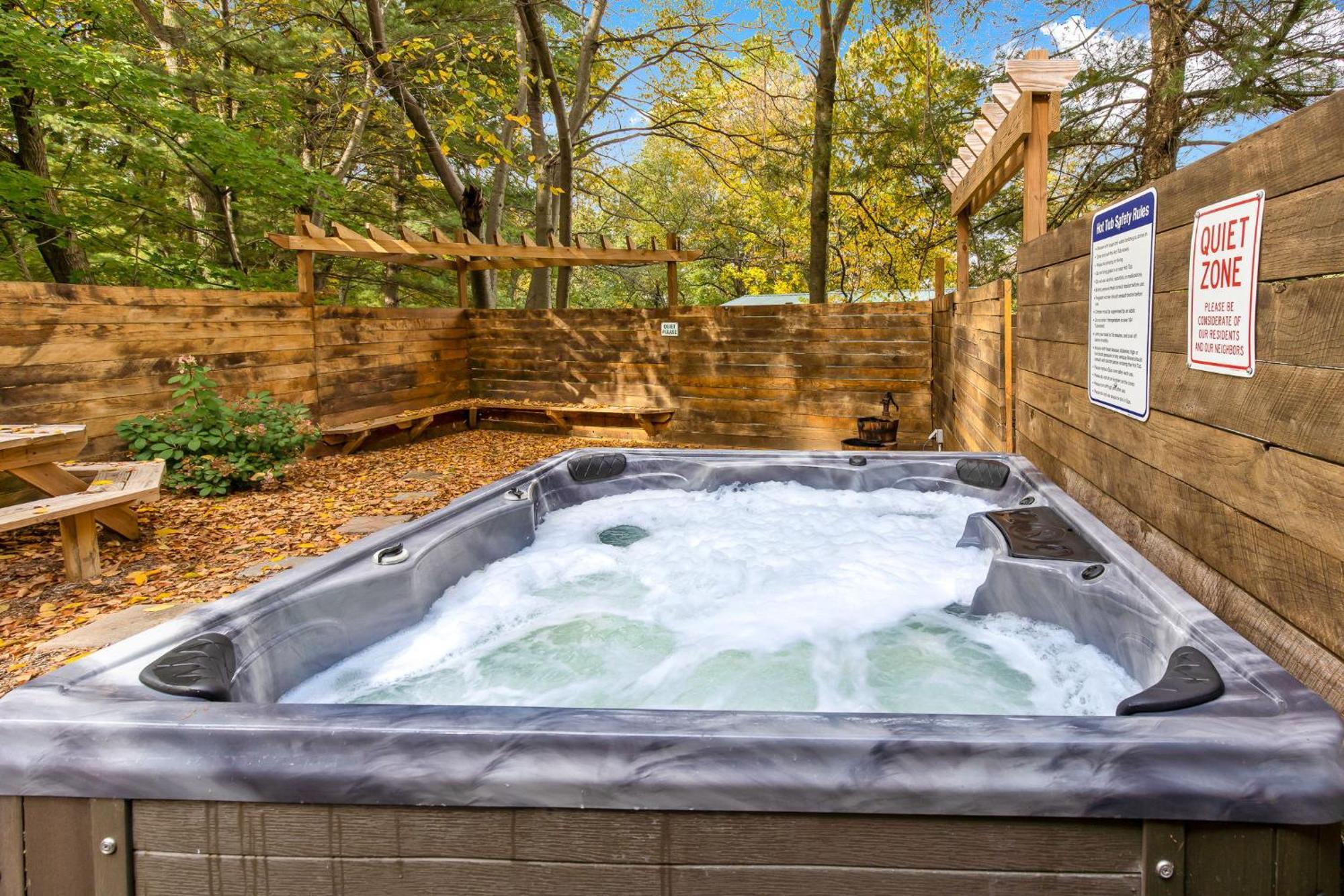 Appartement 5 Bd W Hottub - Mins To Hunting Hiking & Fishing à New Providence Extérieur photo