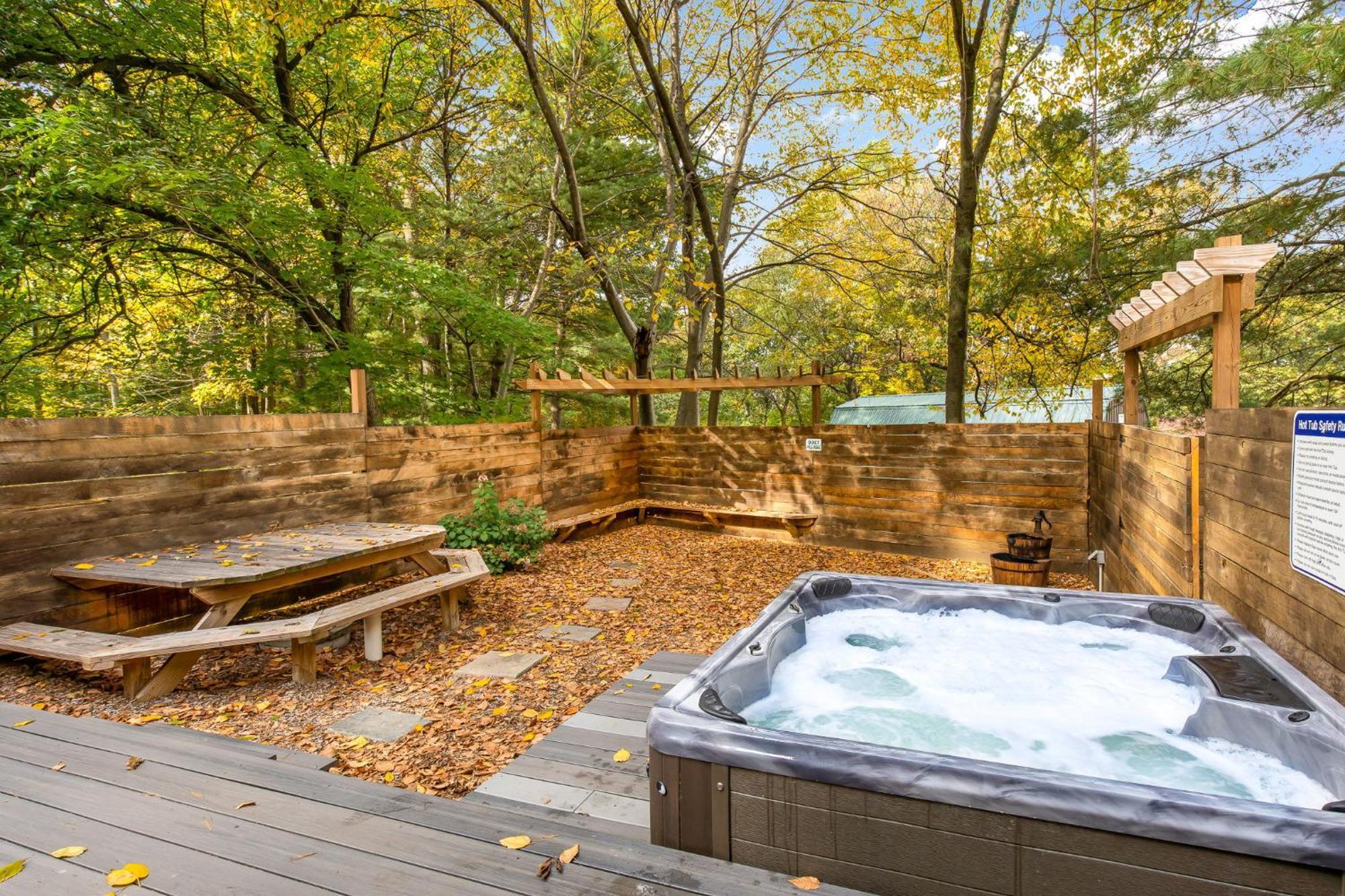 Appartement 5 Bd W Hottub - Mins To Hunting Hiking & Fishing à New Providence Extérieur photo